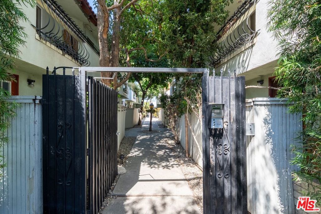 3338 Mentone Avenue