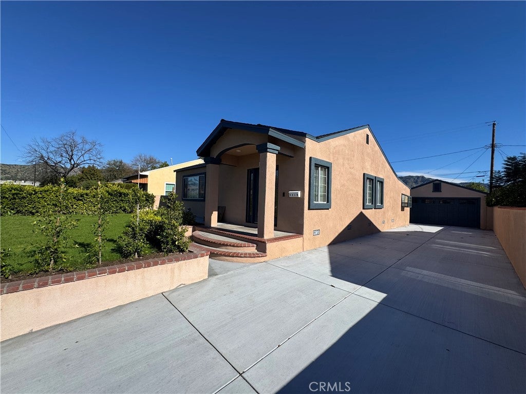 2210 N Buena Vista St