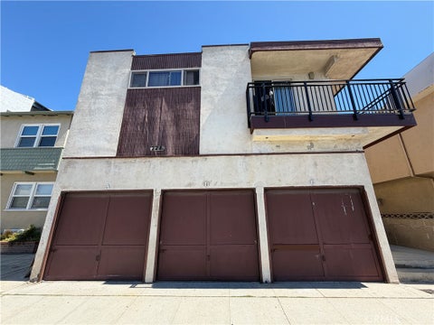 Photo of 228 Hermosa Avenue #6, Hermosa Beach, CA 90254 (MLS # SB26211901)