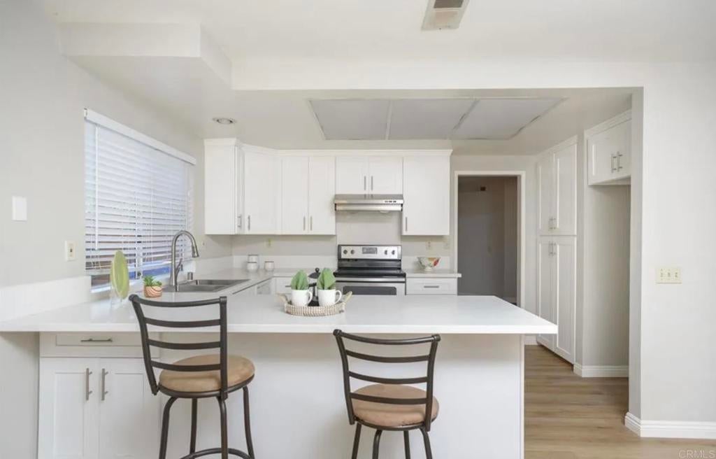 8770 Rideabout Lane