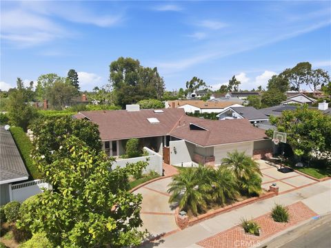 Photo of 1633 Santiago Dr, Newport Beach, CA 92660 (MLS # OC26053906)