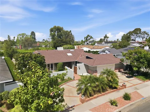 1633 Santiago Dr, Newport Beach, CA 92660 - MLS#: OC26053906