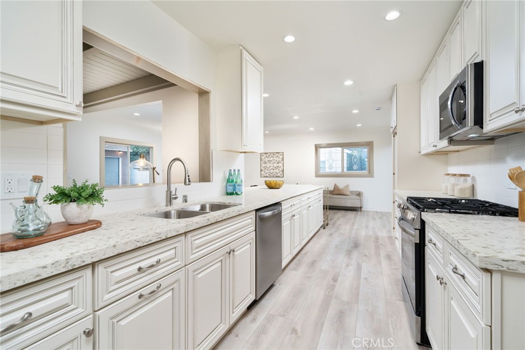 453 W Laurel Avenue