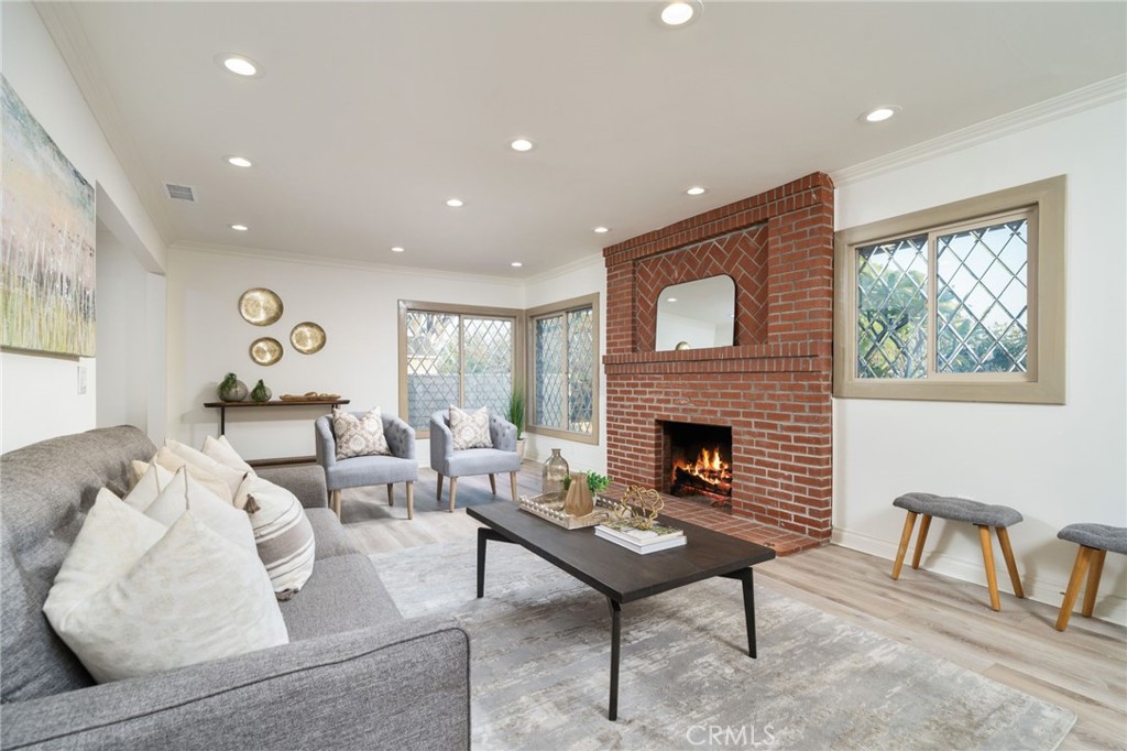 453 W Laurel Avenue