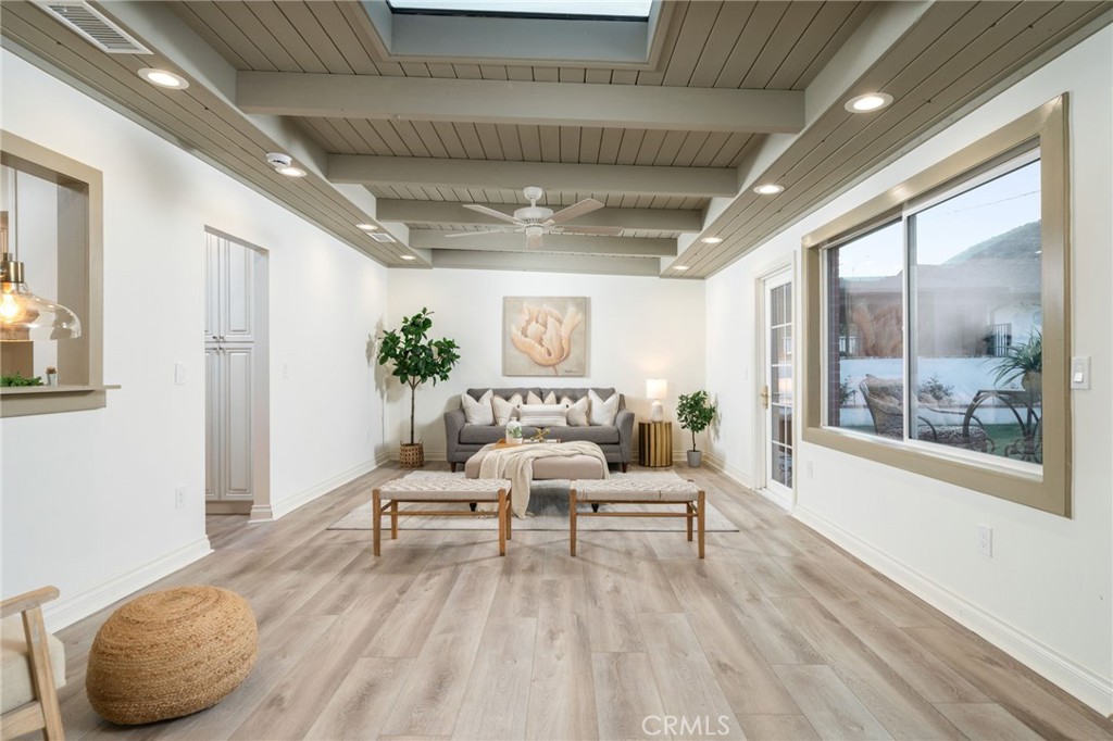 453 W Laurel Avenue