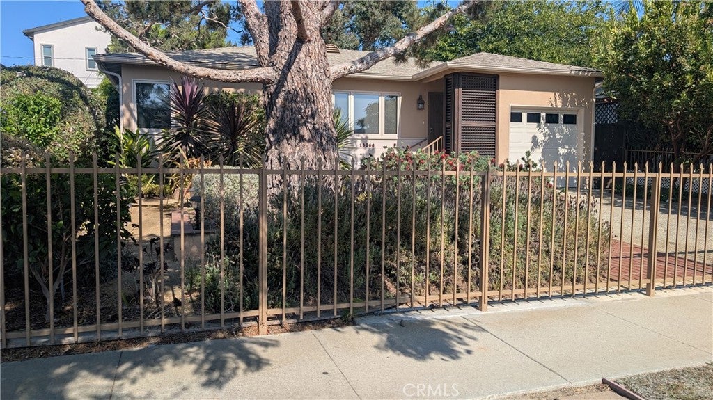 13706 S Berendo AVE, Gardena CA 90247