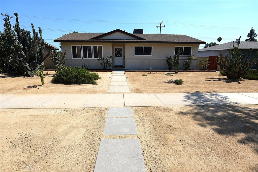 Just a few blocks from the University of Redlands and Excelsior Charter School, this beautifully updated 3-bedroom, 1.5-bath home is the perfect blend of location, style, and convenience. With 1,080 sq ft of modernized living space on a spacious 6,500 sq ft lot, this home offers comfort inside and out.
Step inside to discover fresh upgrades throughout—every room has been thoughtfully renovated so you can move right in without lifting a finger. Outside, enjoy the low-maintenance desert landscaping and a detached garage with a brand-new roll-up door—ideal for extra storage or a potential workspace.
