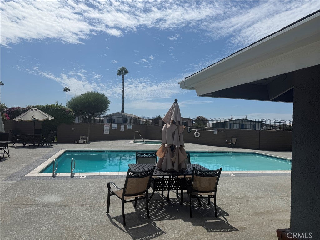 3825 Crestmore 406