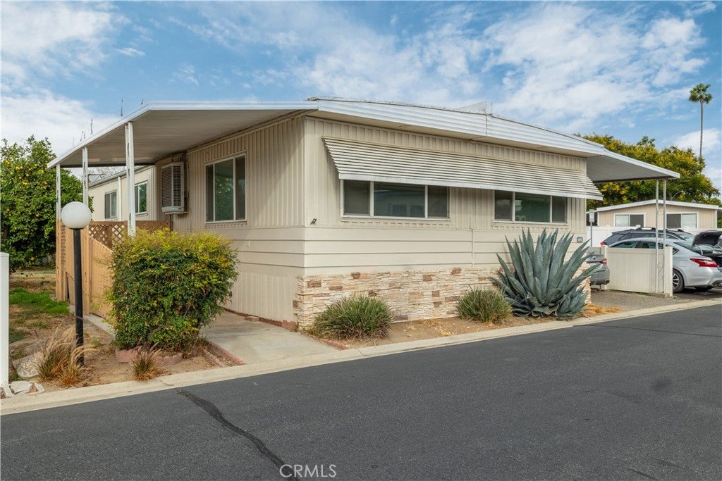 3825 Crestmore 406