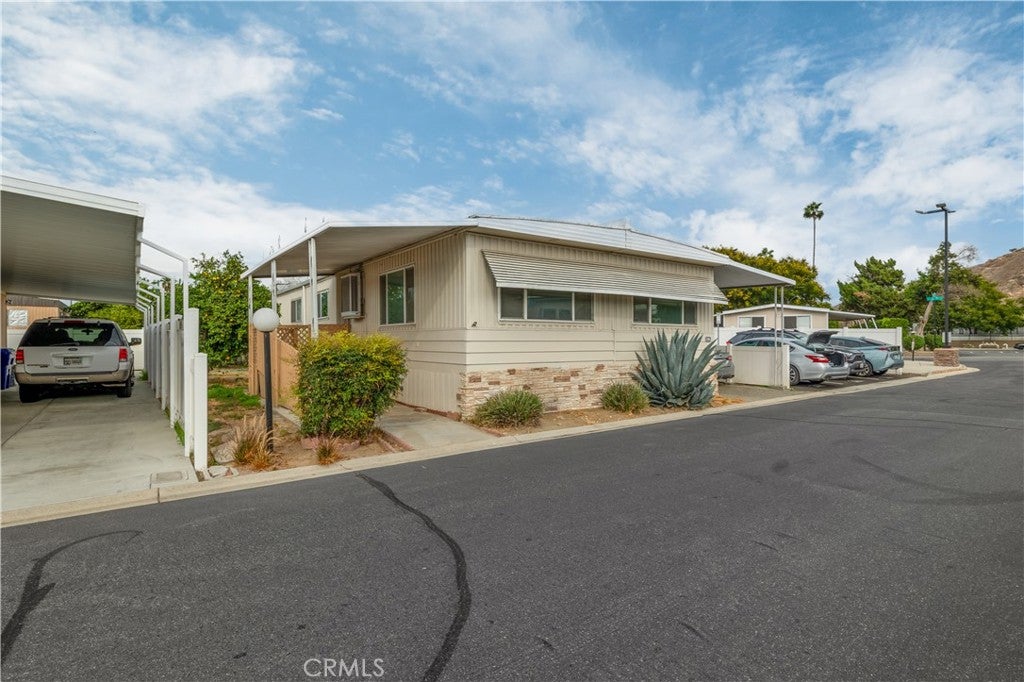 3825 Crestmore 406