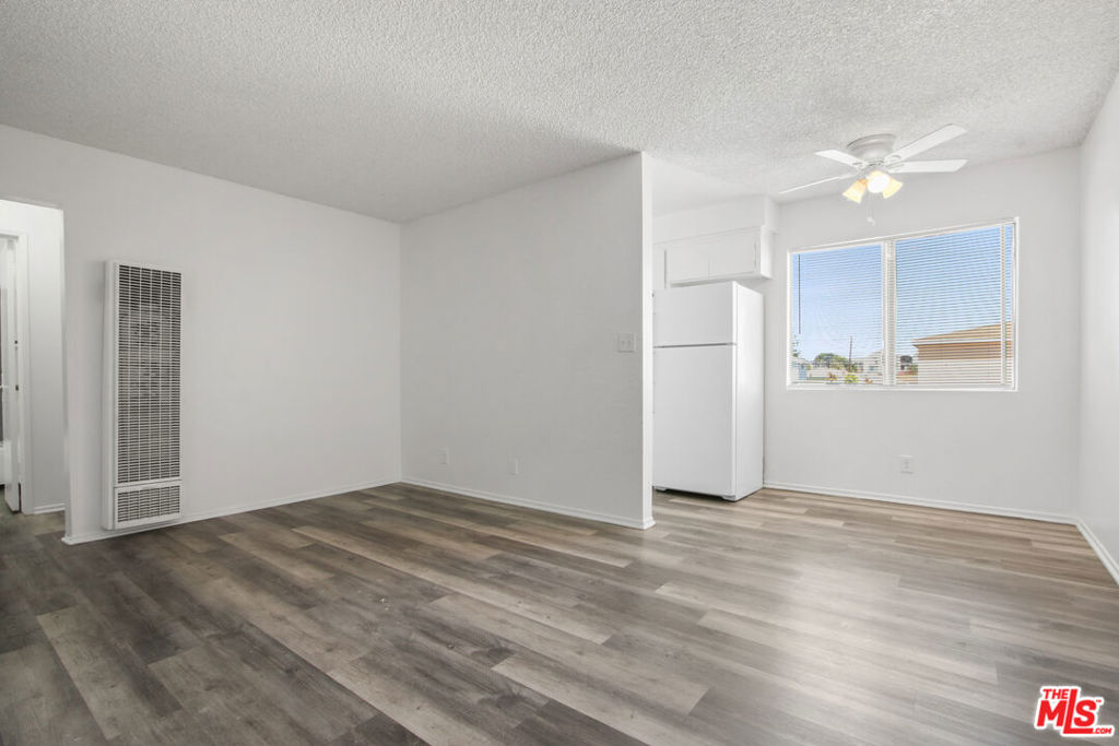 Welcome to your new home in Hawthorne, CA! This fully renovated 1-bedroom, 1-bathroom unit offers a modern palette of grey tones, new laminated flooring, and a bright open floor plan. The apartment is not just about comfort, it's about convenience too. With all utilities included, you can focus on enjoying your new home without worrying about extra bills. The unit also features large closet space and a new ceiling fan, ensuring you have all the space and comfort you need. On-site amenities include a swimming pool for those warm California days and an on-site laundry facility, saving you time and effort. Plus, with an on-site manager, you'll always have someone to turn to for any needs or concerns. And to make your move even more enticing, we're offering a Summer Move-In Promotion. Experience the perfect blend of style, comfort, and convenience in this great location!