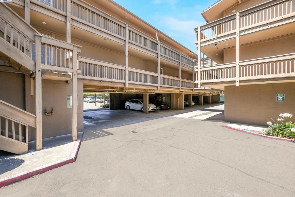 260 Industrial Pkwy 33