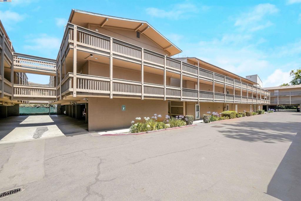 260 Industrial Pkwy 33