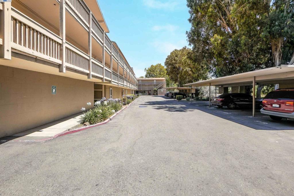 260 Industrial Pkwy 33