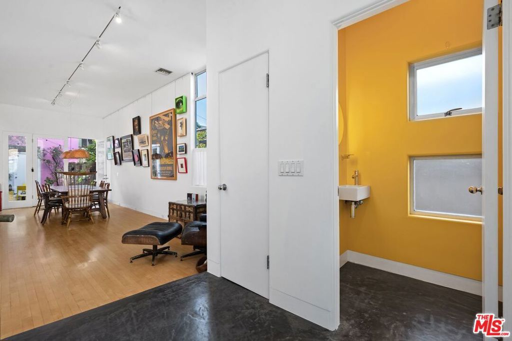 Photo of 1314 Cabrillo Avenue, Venice, CA 90291 (MLS # 26647495)