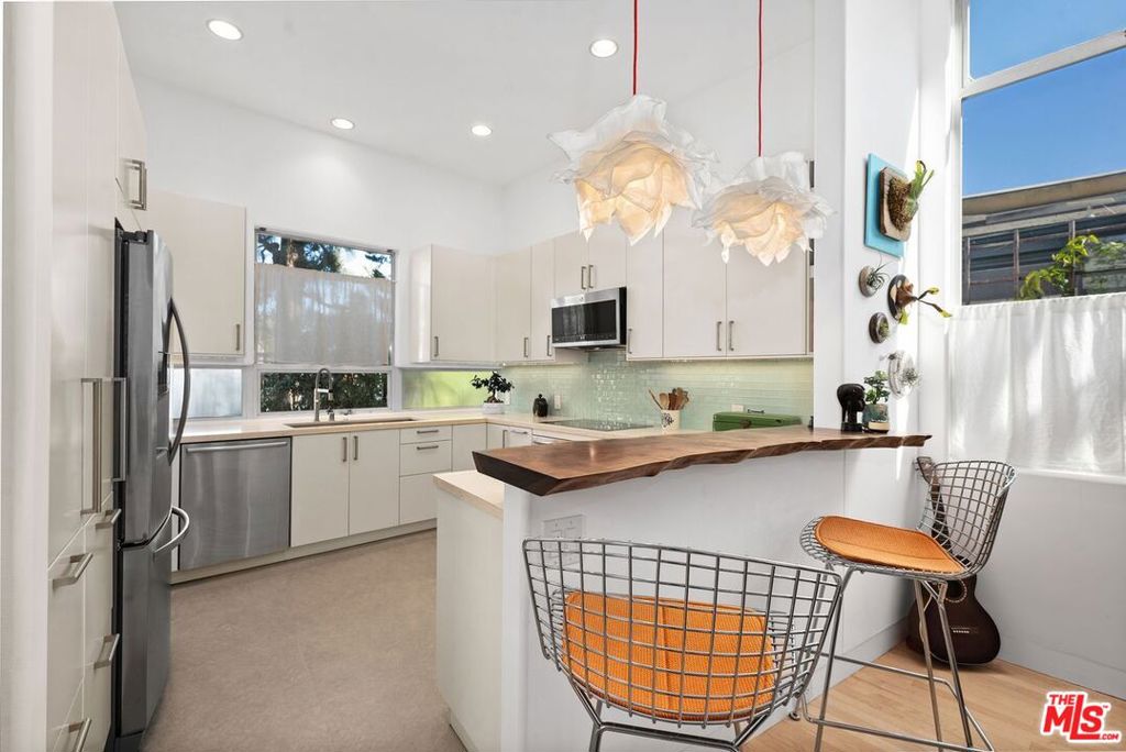 1314 Cabrillo Avenue