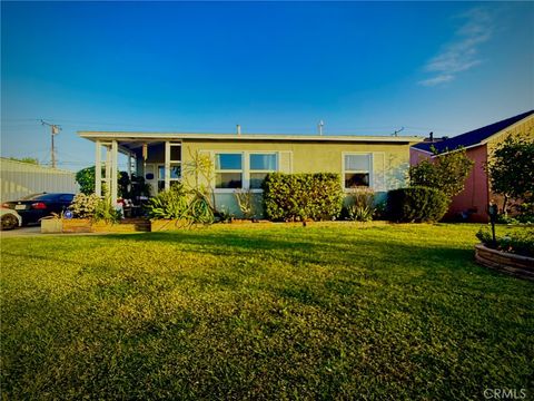 Photo of 7816 Clive Ave, Whittier, CA 90606 (MLS # DW26081877)