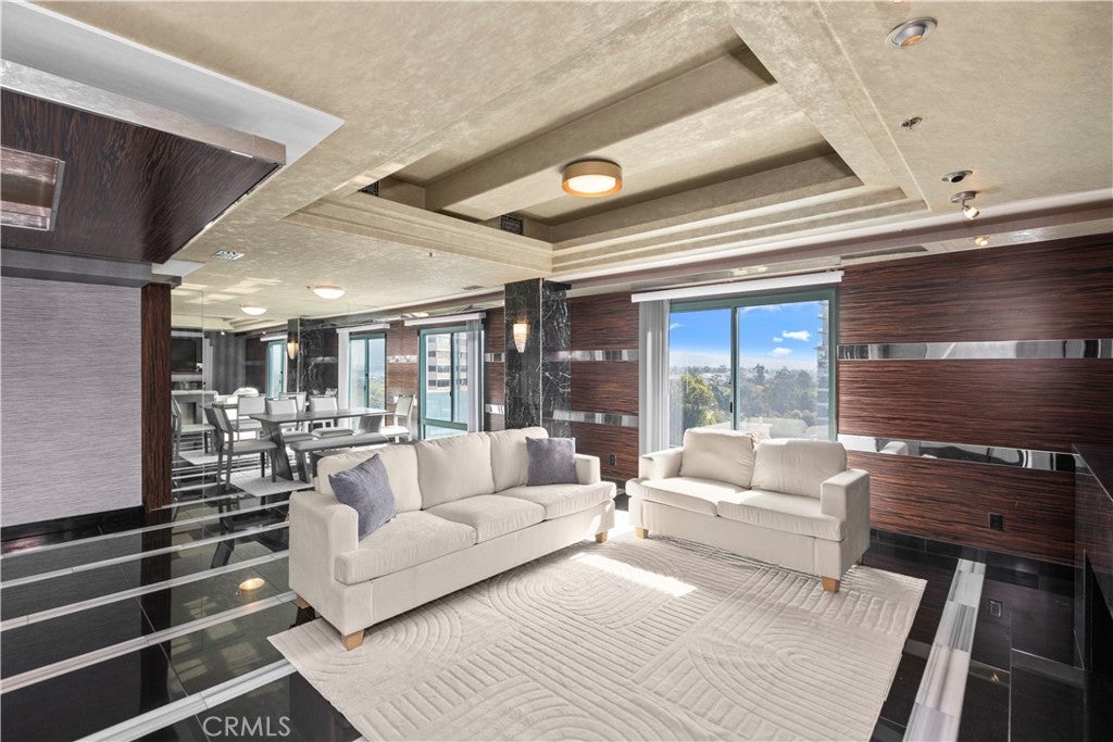 10336 Wilshire 703