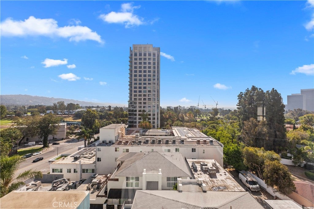 10336 Wilshire 703