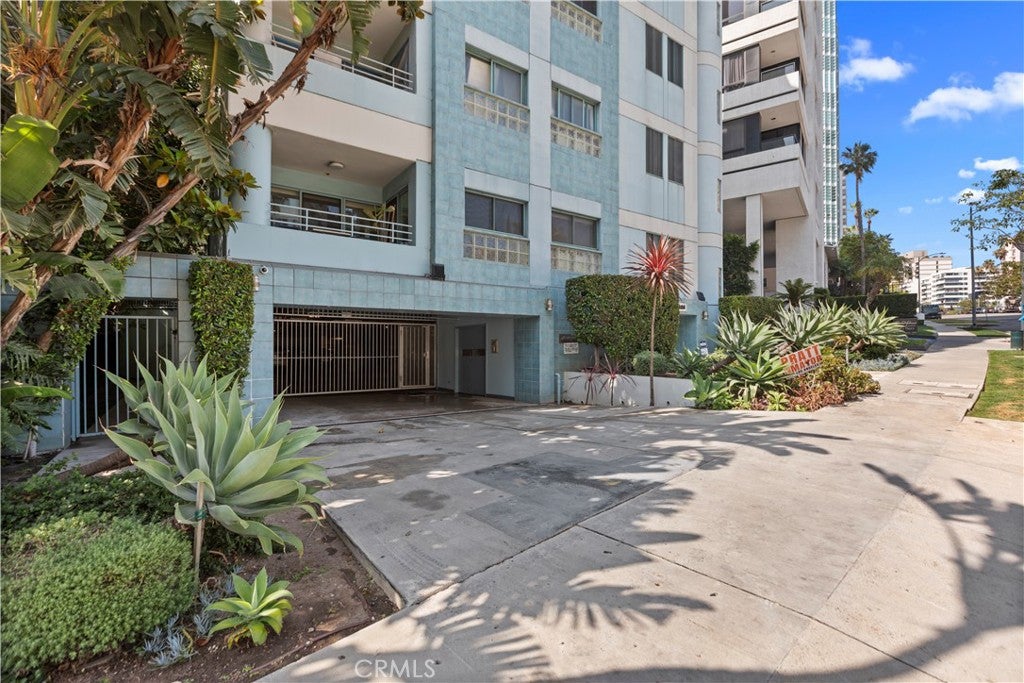 10336 Wilshire 703