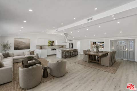 Photo of 20859 Exhibit Place, Woodland Hills, CA 91367 (MLS # 26865063)