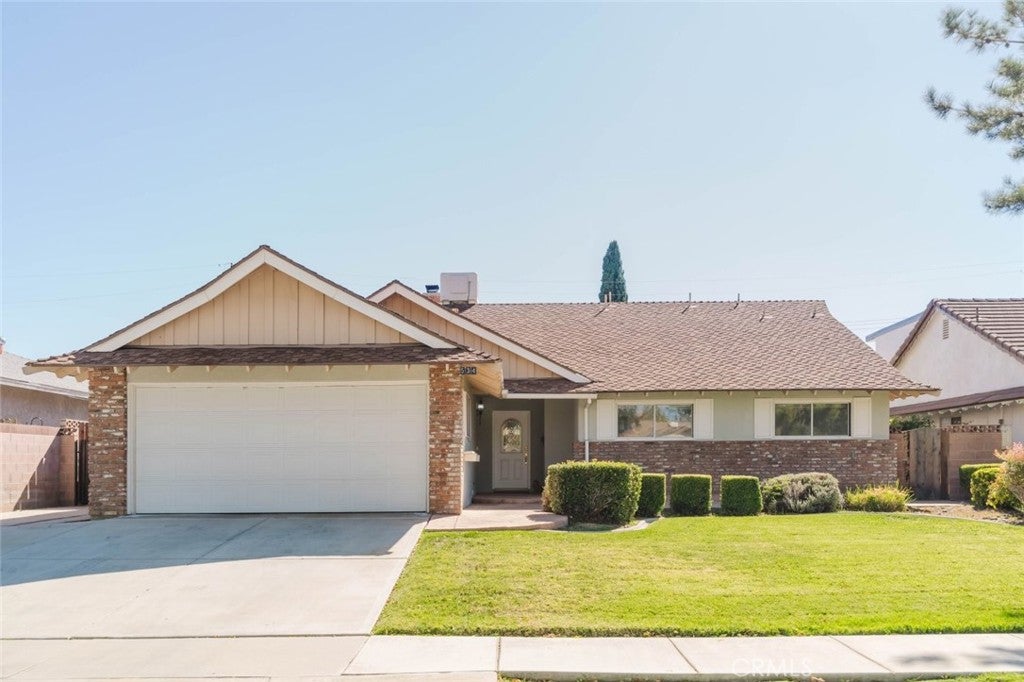 Photo of 534 W Avenue J10, Lancaster, CA 93534 (MLS # SR26223003)