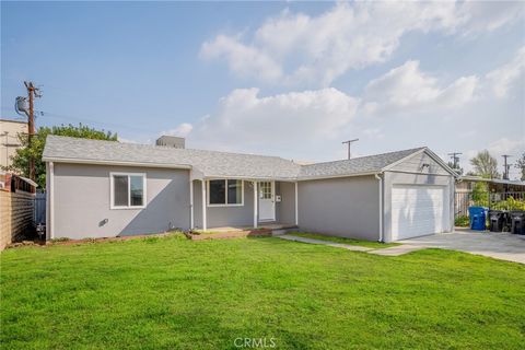 Photo of 8430 Bardwell Avenue, Panorama City, CA 91402 (MLS # SR26018206)