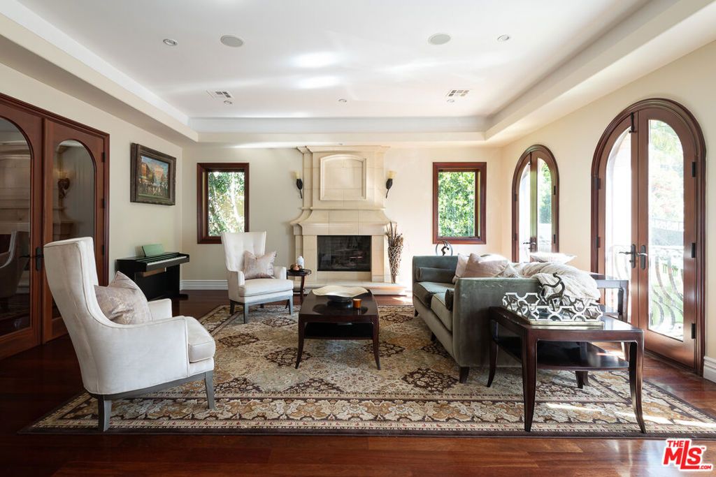 Photo of 1191 N Bundy Drive, Los Angeles, CA 90049 (MLS # 25493135)