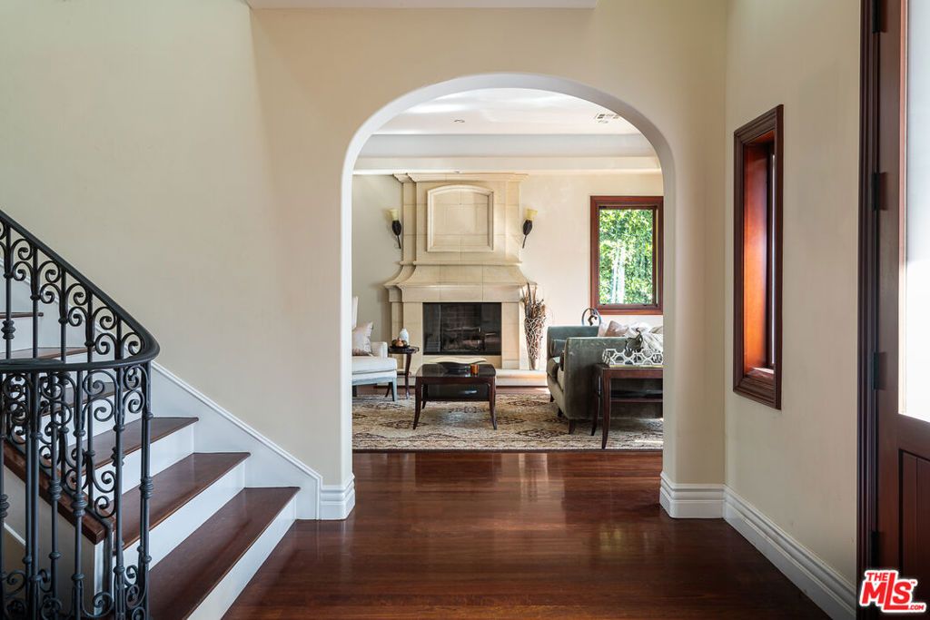 Photo of 1191 N Bundy Drive, Los Angeles, CA 90049 (MLS # 25493135)