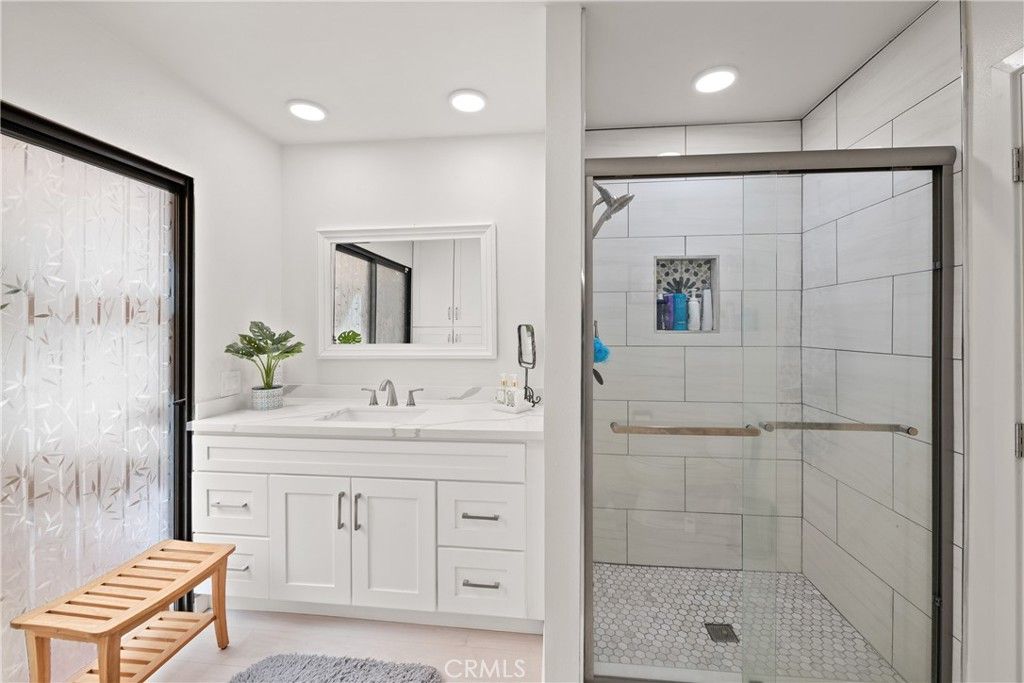 listing image 130729376608764187524