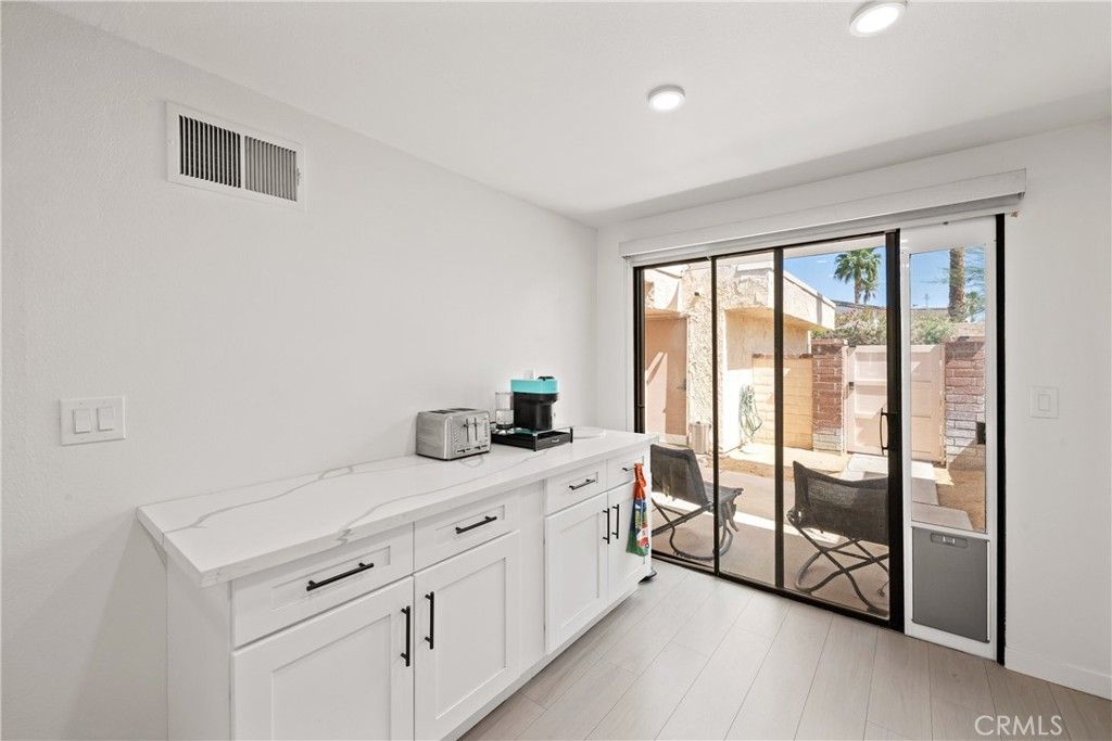 listing image 130726304796292180784