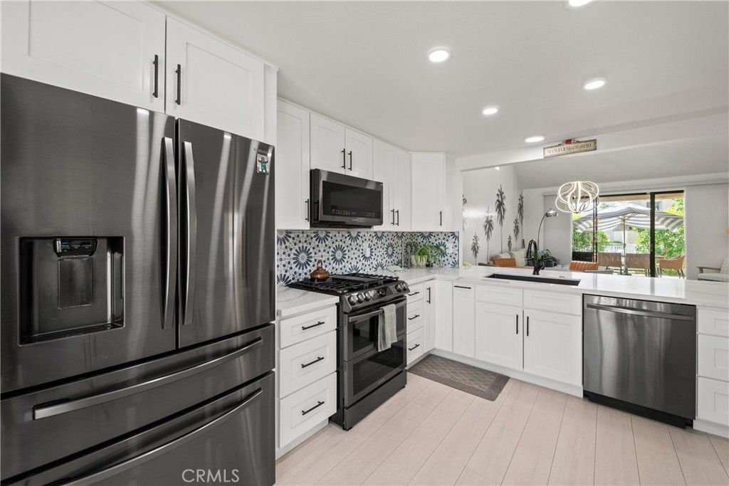 listing image 130725915434310100674