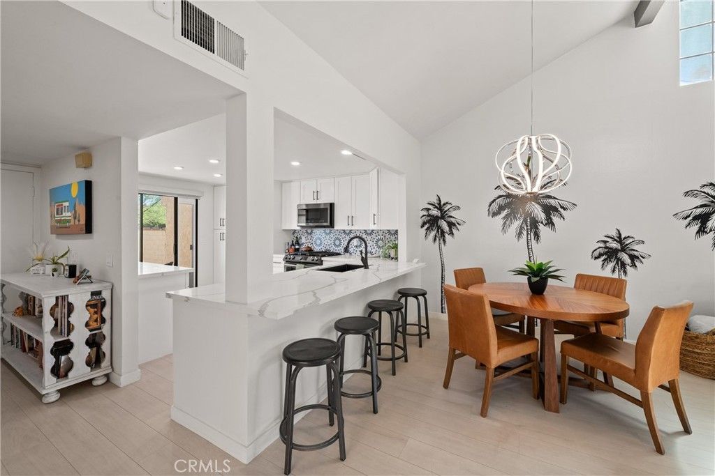 listing image 130725424360584492312
