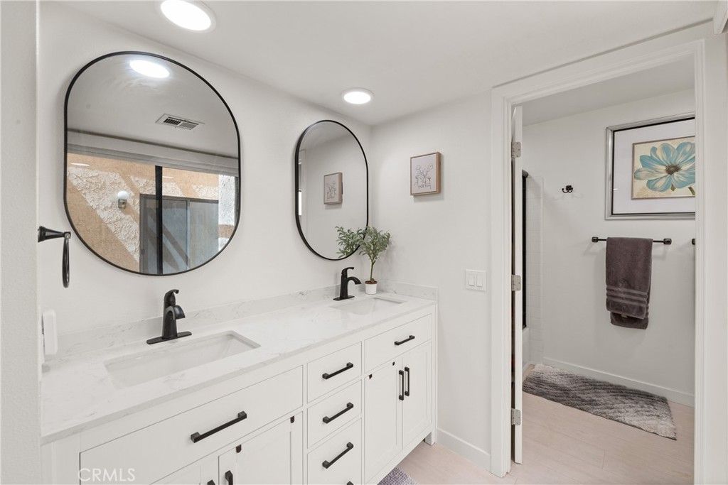listing image 130729132507159427938