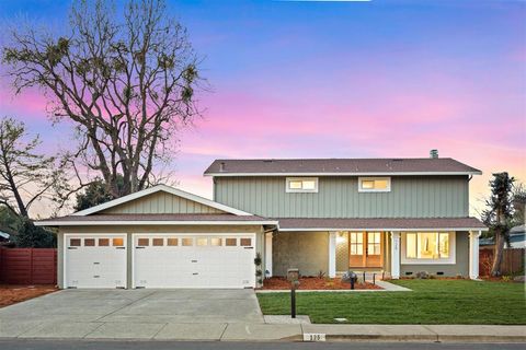 Photo of 125 Larkwood Circle, Danville, CA 94526 (MLS # ML82036291)