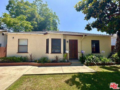 Photo of 4608 Saloma Avenue, Sherman Oaks, CA 91403 (MLS # 26661383)