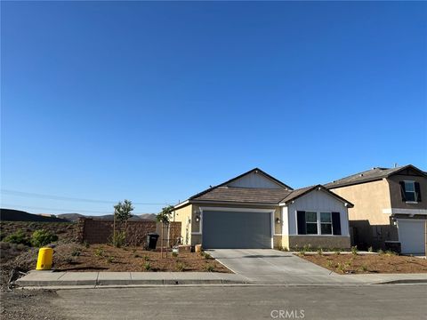 45033 Starina Lake Elsinore CA 92532