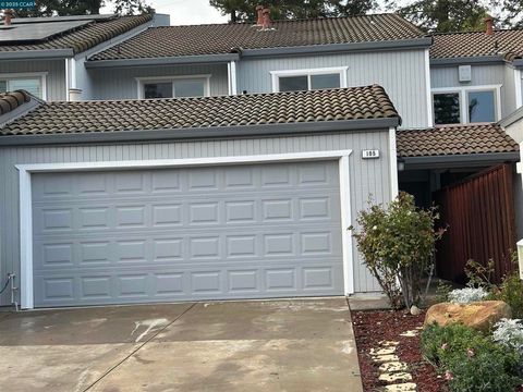 Photo of 105 Via Cabrera Ln Ln, Martinez, CA 94553 (MLS # 41118304)