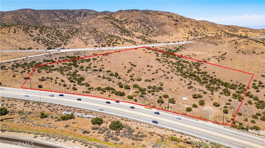 Over 20 acres of land fronting Sierra Highway right next to the 14 freeway. This parcel of land is conveniently located.