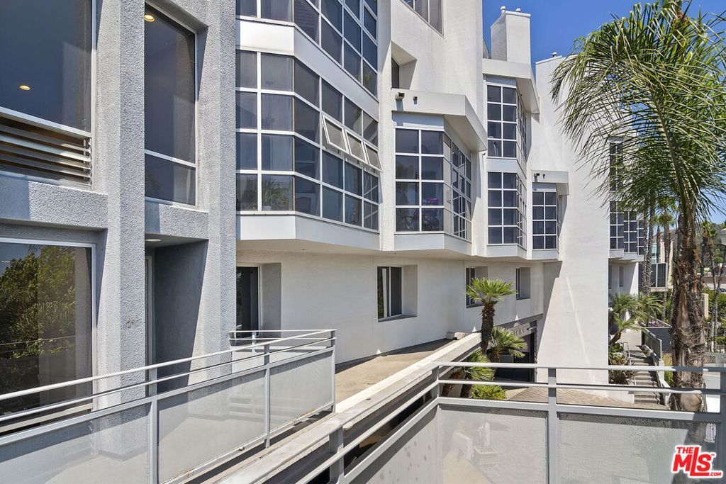 Photo of 171 N Church Lane #619, Los Angeles, CA 90049 (MLS # 25616497)