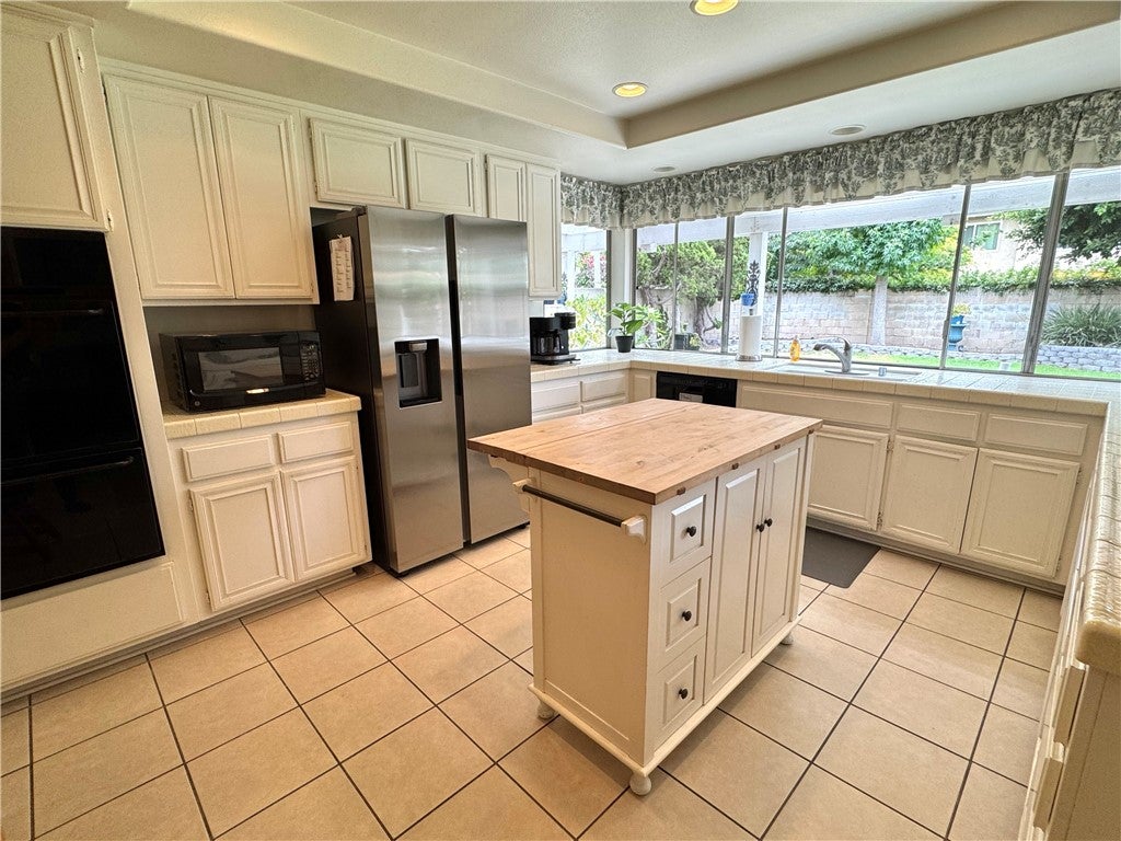 1025 Cannonade, Costa Mesa CA 92626 - Photo 17