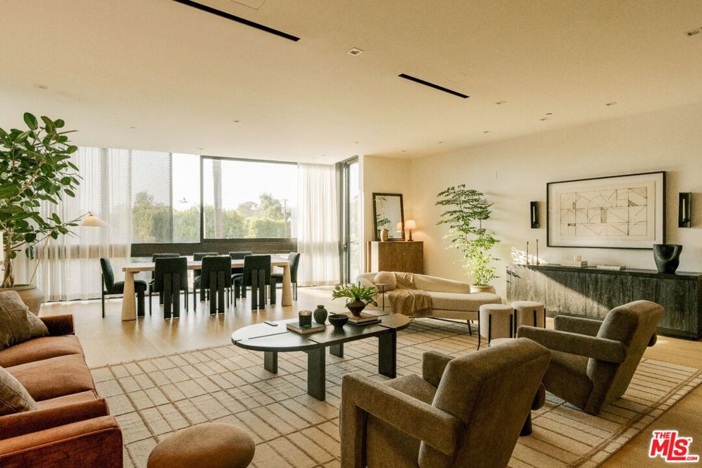 Photo of 702 N Doheny Drive #302, West Hollywood, CA 90069 (MLS # 26739163)