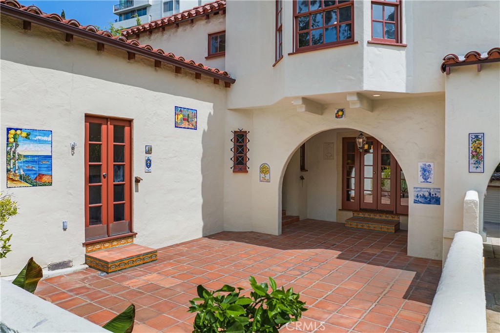 10452 Lindbrook Drive