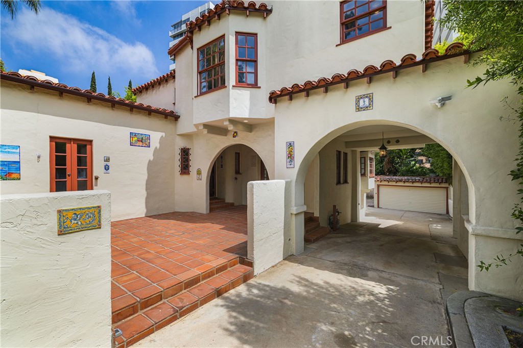 10452 Lindbrook Drive