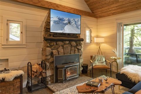 Photo of 975 Mercury Way, Crestline, CA 92325 (MLS # FR26146578)