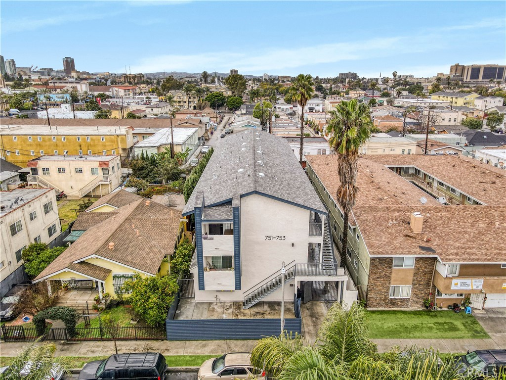 753 Cerritos Avenue