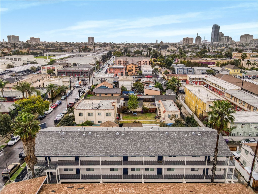753 Cerritos Avenue
