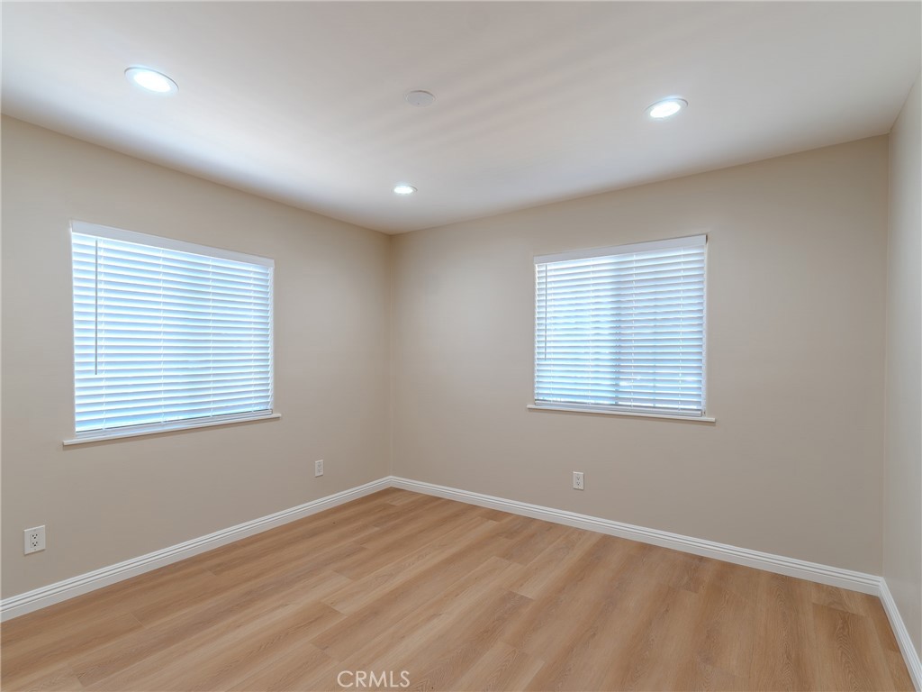 470 S Ferris
