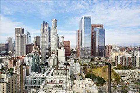 Photo of 400 S Broadway, Los Angeles, CA 90013 (MLS # DW26139394)