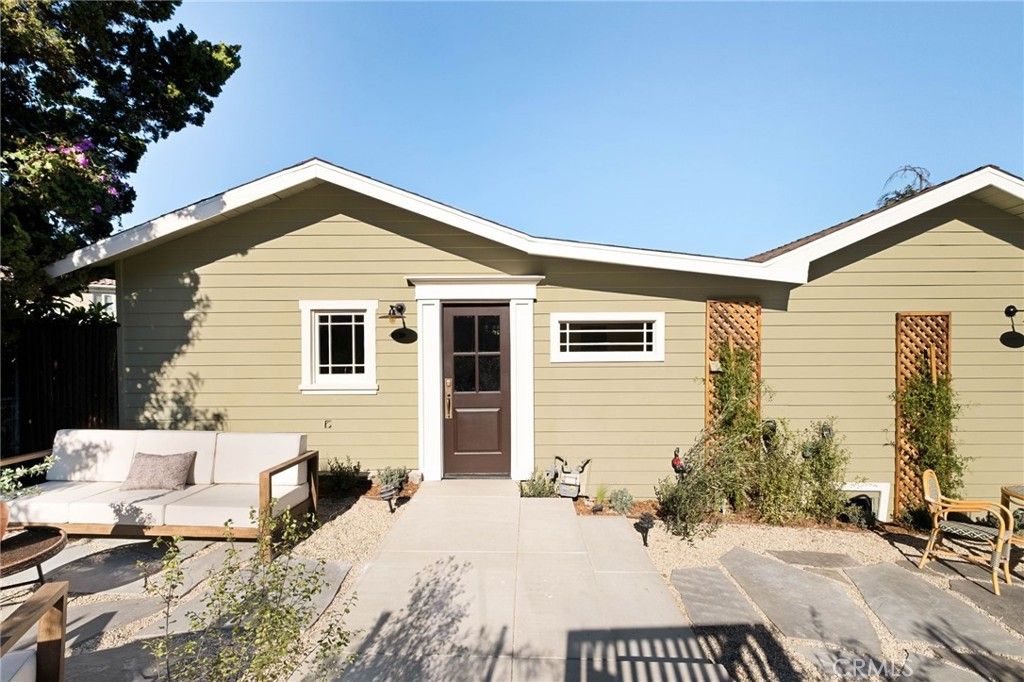 Photo of 611 N Avenue 48 Ave, Los Angeles, CA 90042 (MLS # AR26062485)